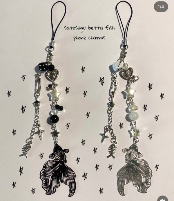 Screenshot Satosugu betta fist phone charms